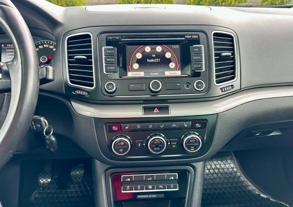 Volkswagen Sharan cena 47800 przebieg: 269860, rok produkcji 2014 z Połaniec małe 379